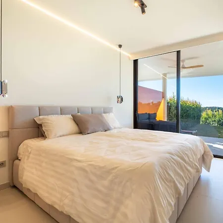 Valley Dream - Garden With Private Infinity Pool And Large Terrace, Higueron,